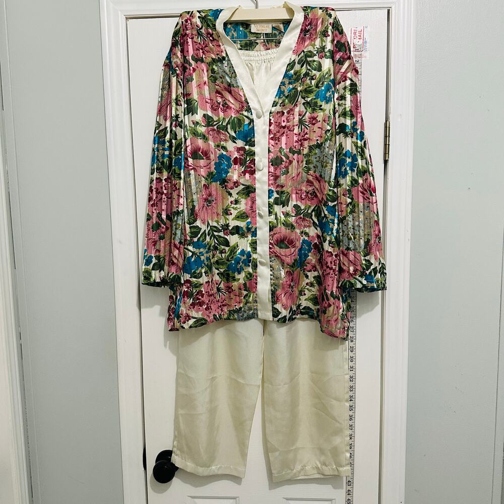 Vintage Victoria’s Secret sleepwear, two piece floral satin gold tag